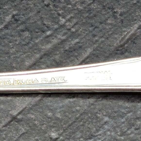 Vintage Rogers & Bros Silver Plated Pierced Fleur-De-Lis Serving Spoon HS273 - Picture 7 of 7